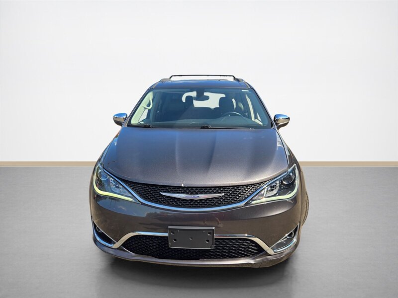 Used 2017 Chrysler Pacifica Limited FWD image 9