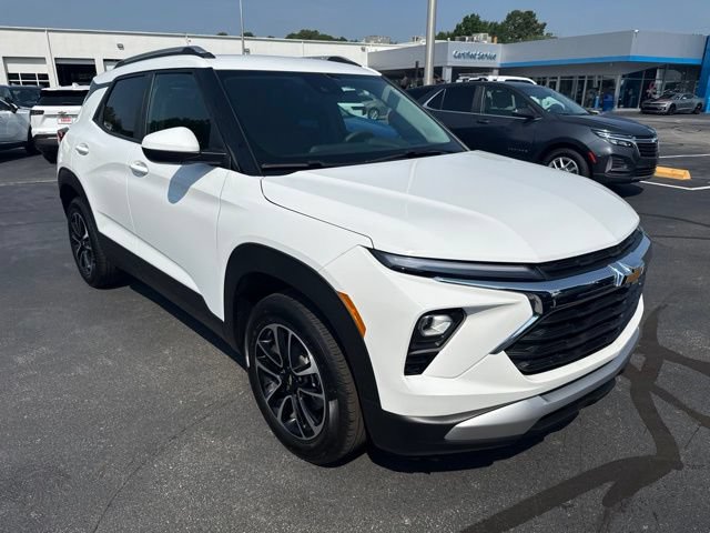 Used 2025 Chevrolet TrailBlazer LT AWD/4WD image 7