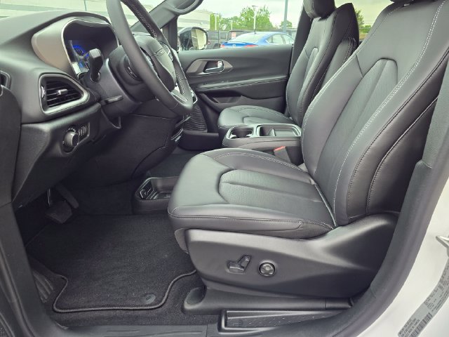 New 2027 Chrysler Pacifica LX FWD image 8