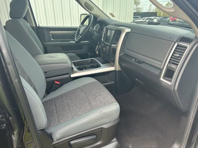 Used 2017 RAM 1500 Classic SLT w/ SLT Plus D￩cor Group AWD/4WD image 39