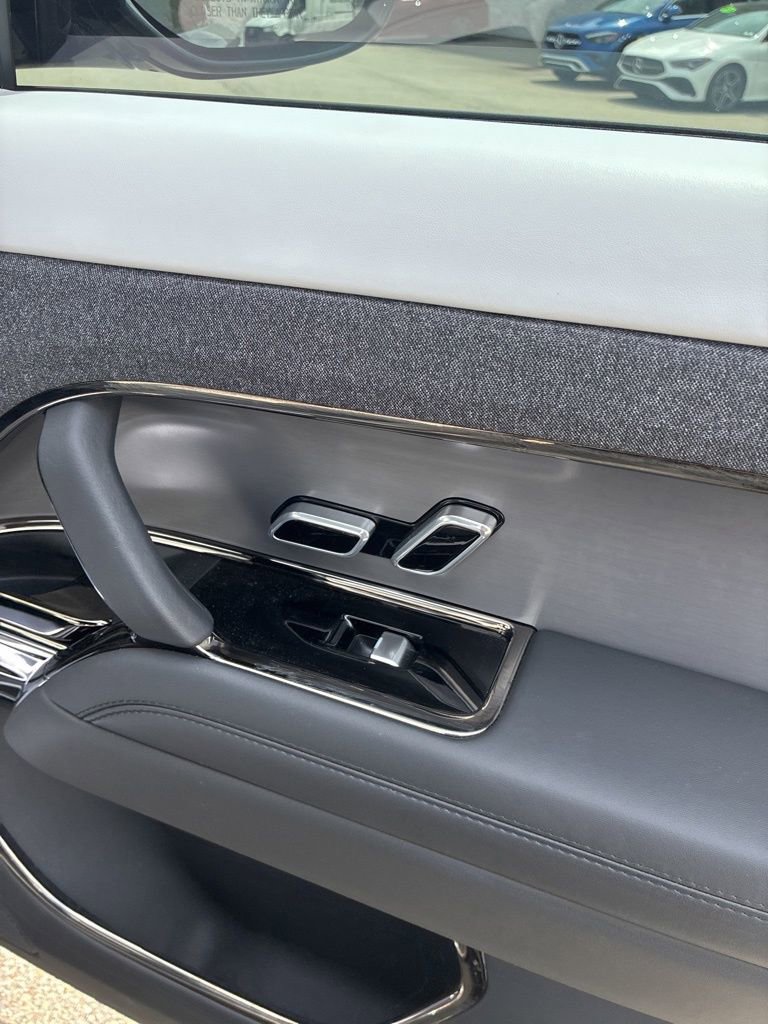 Used 2023 Land Rover Range Rover Sport SE Dynamic image 3