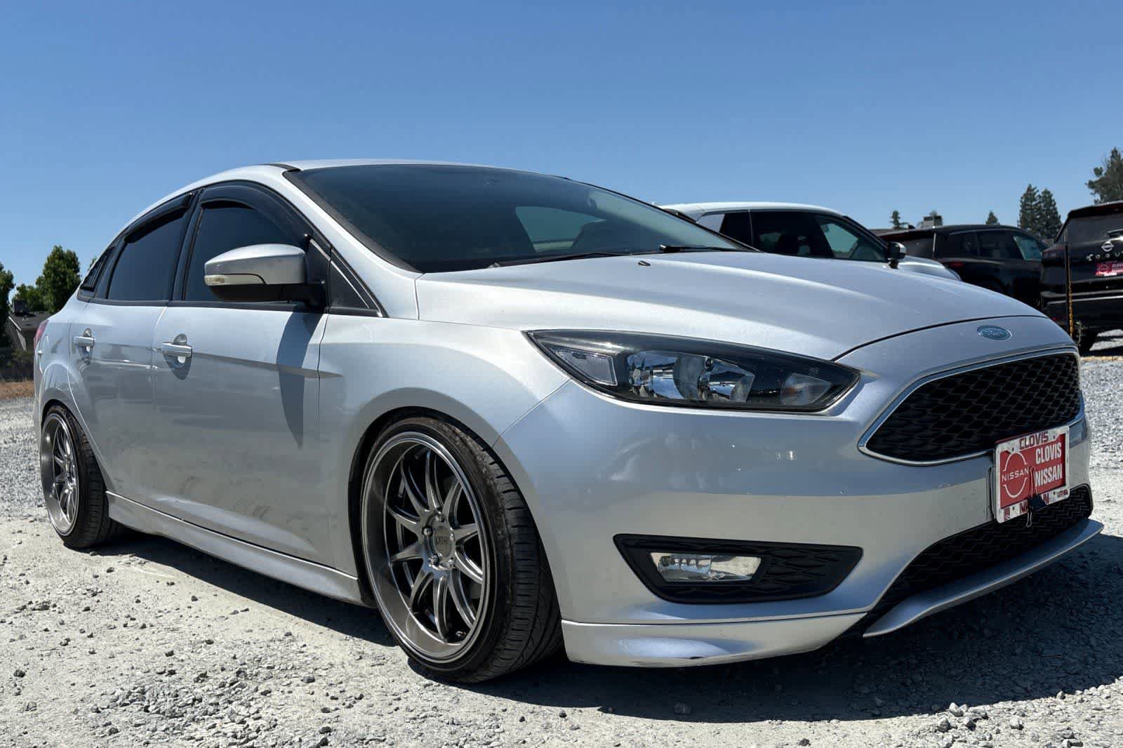 Used 2015 Ford Focus SE w/ SE Sport Package FWD image 10