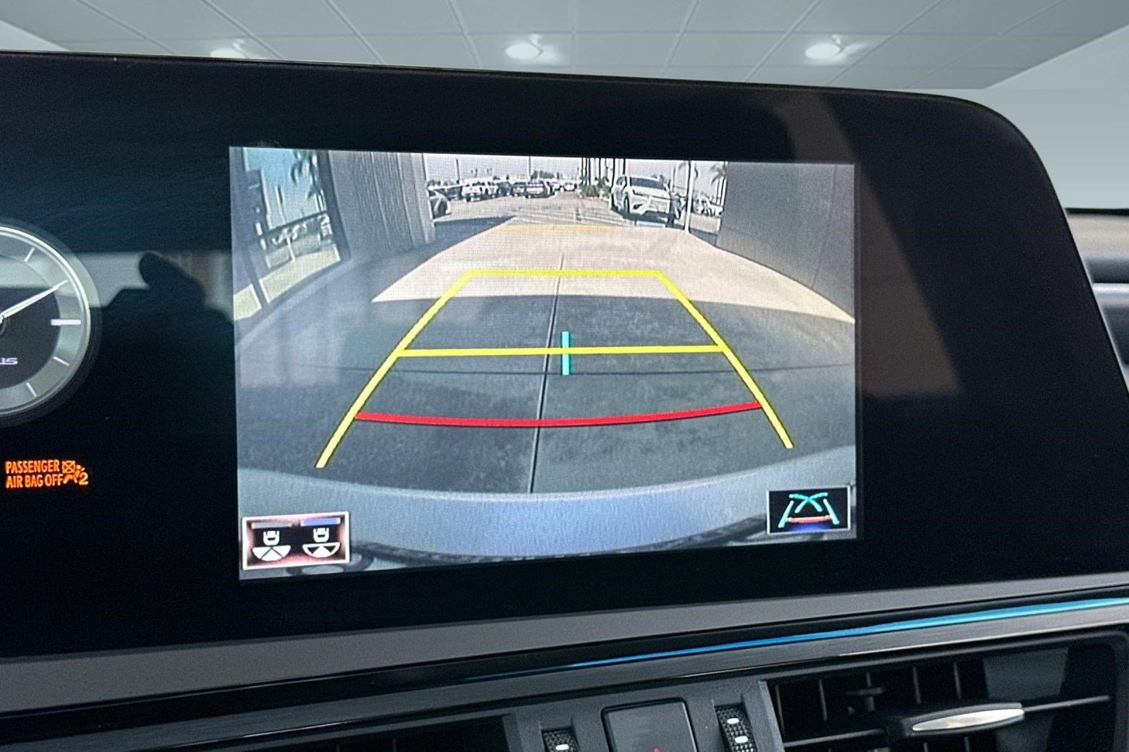 Used 2022 Lexus ES 300h w/ Accessory Package FWD image 21