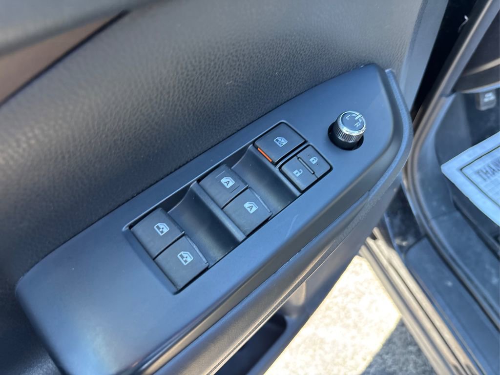 Used 2018 Toyota Highlander XLE w/ Carpet Mat Package (TMS) AWD/4WD image 39