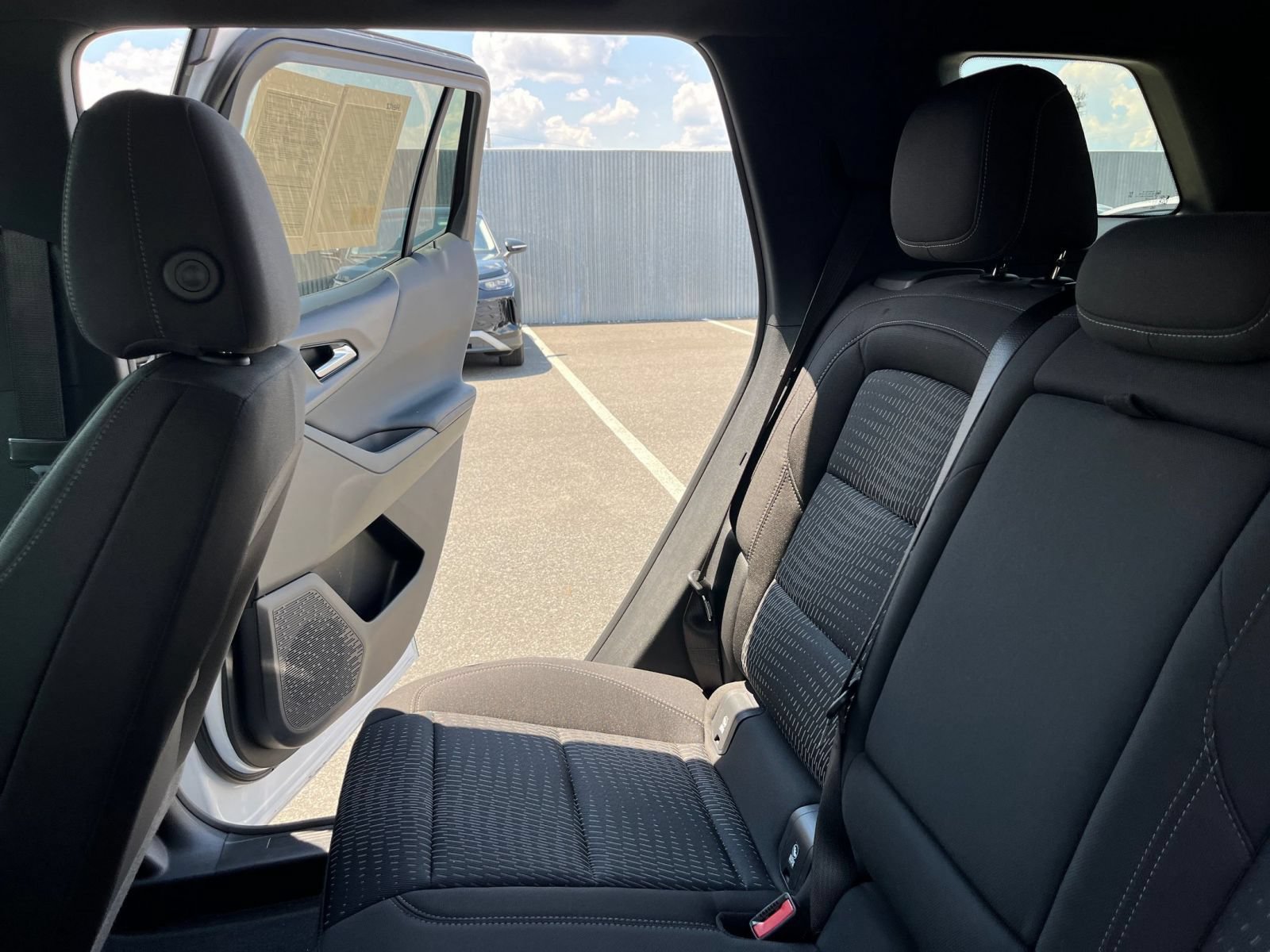 Used 2025 Chevrolet Equinox LT FWD image 48