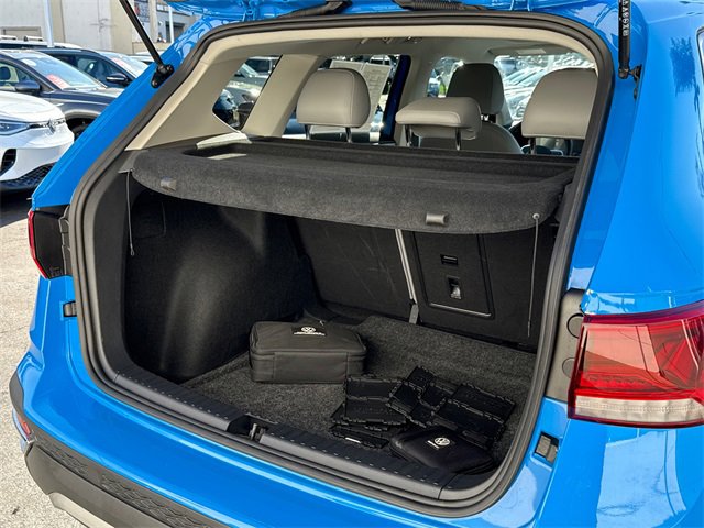 Certified 2023 Volkswagen Taos SE w/ Panoramic Sunroof Package image 15