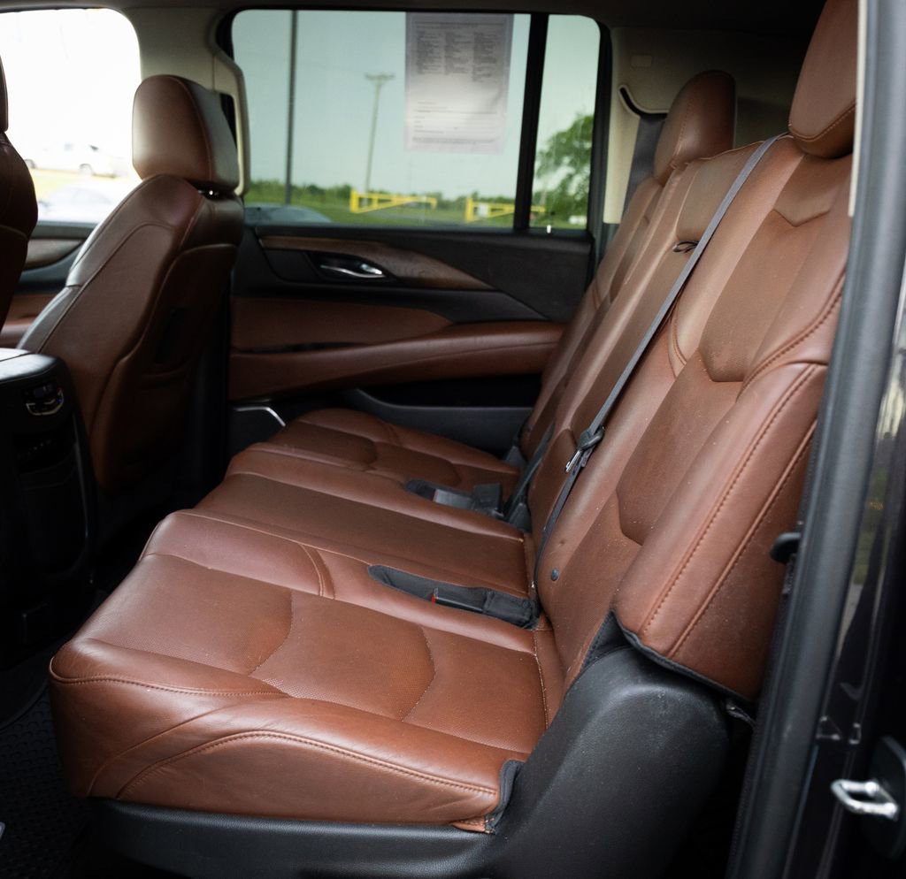 Used 2017 Cadillac Escalade ESV Premium Luxury w/ LPO, Radiant Package AWD/4WD image 23