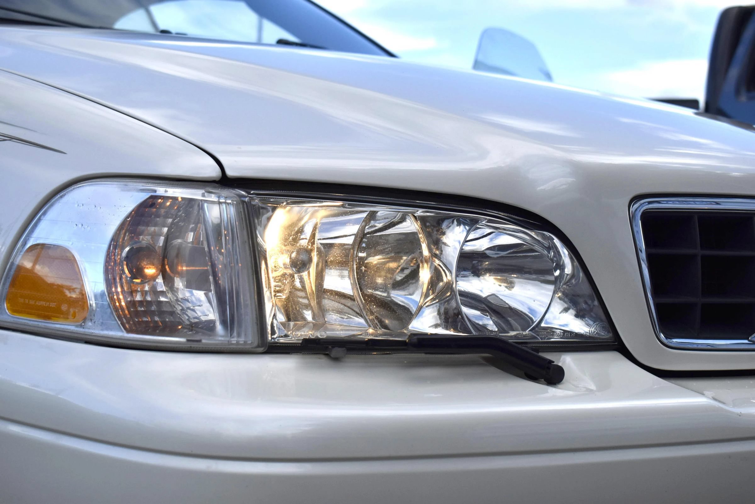 Used 2004 Volvo C70 LT FWD image 4