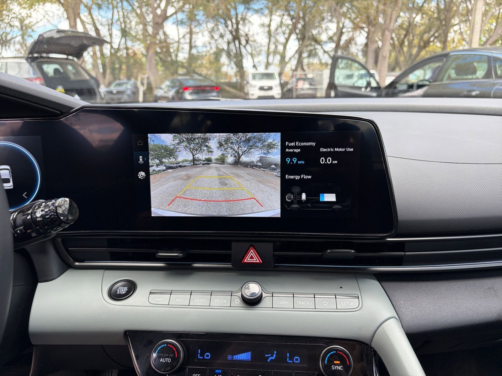 Used 2025 Hyundai Elantra Limited FWD image 17