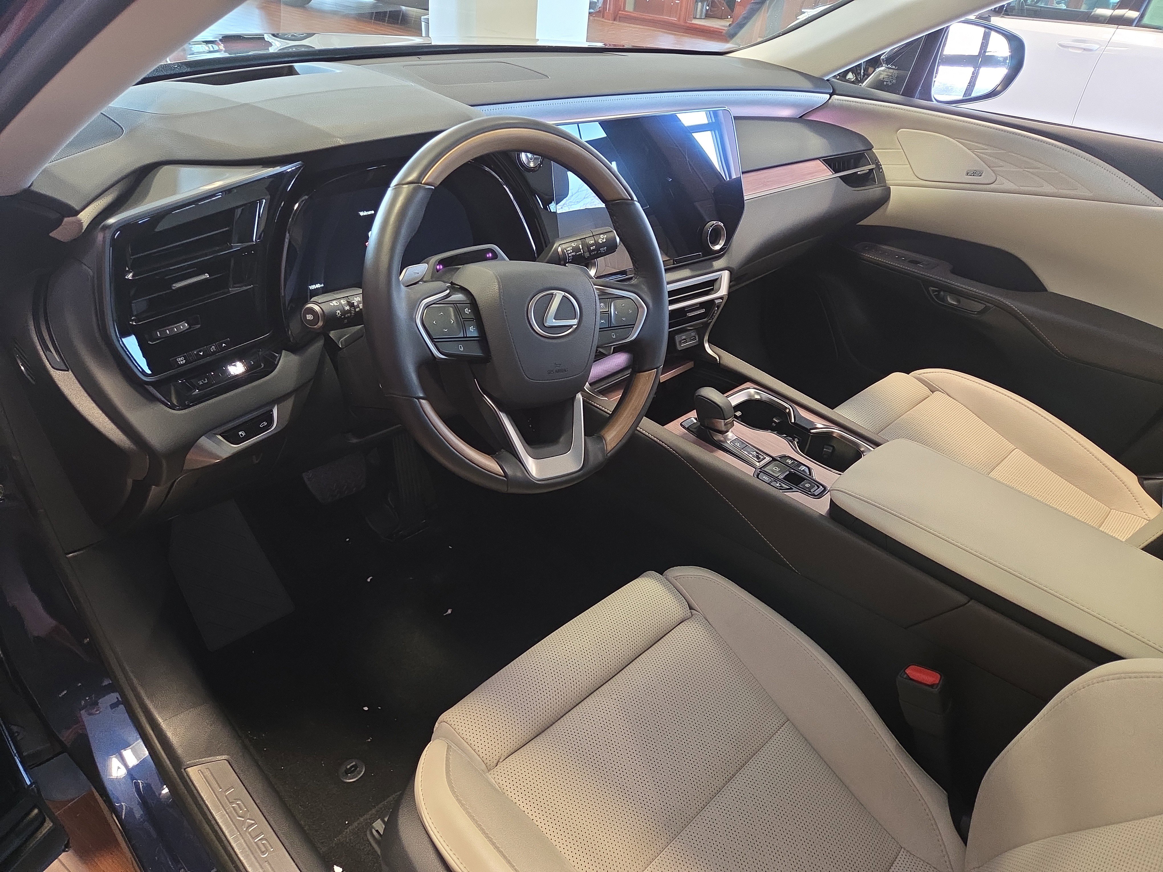 Certified 2025 Lexus RX 450h AWD w/ Convenience Package image 14