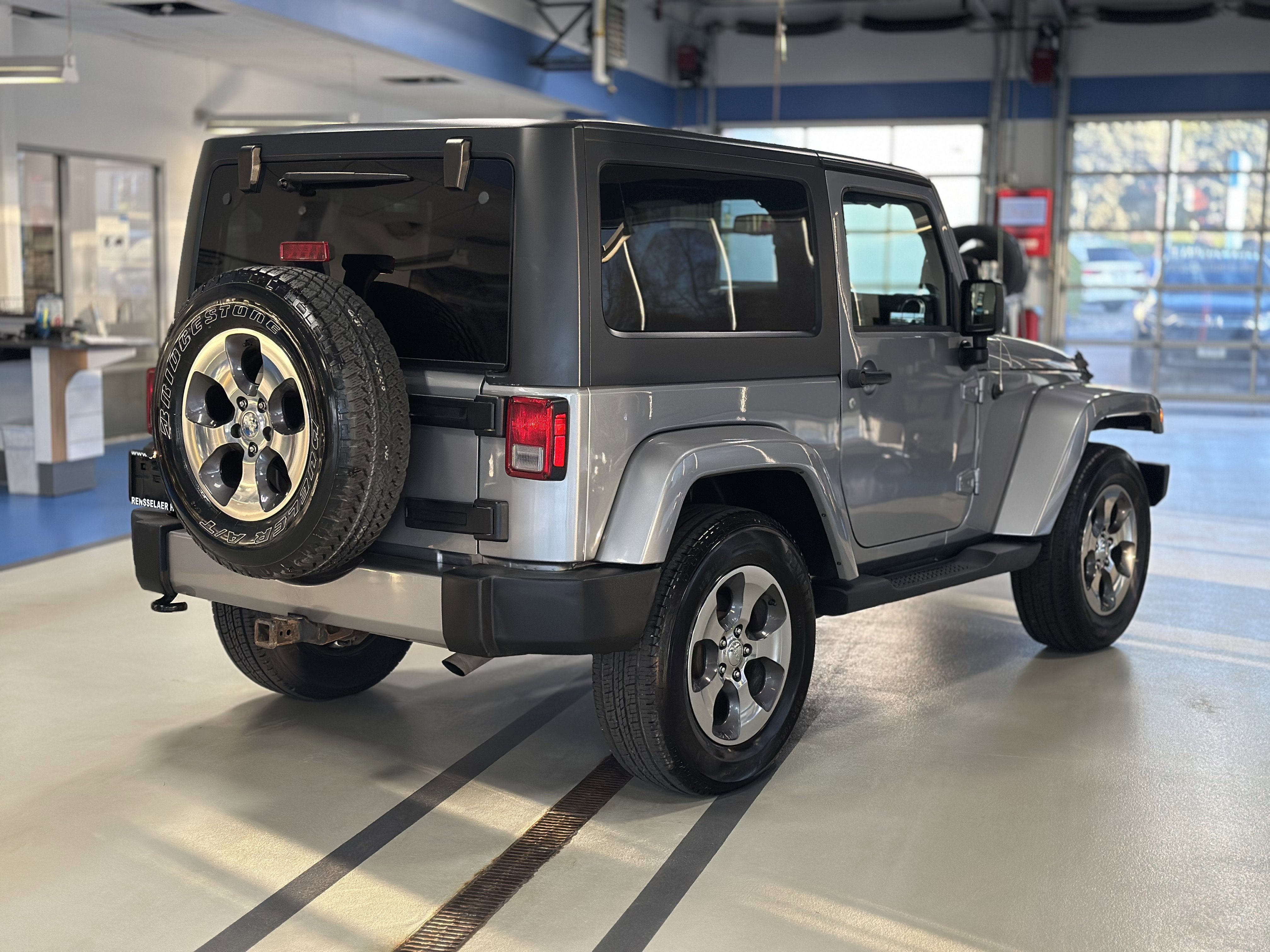 Used 2017 Jeep Wrangler Sahara w/ Connectivity Group AWD/4WD image 4
