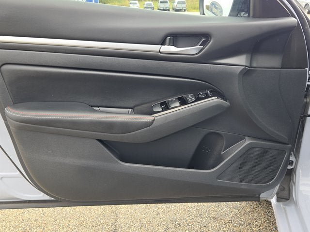Used 2024 Nissan Altima 2.5 SR w/ SR Premium Package FWD image 18