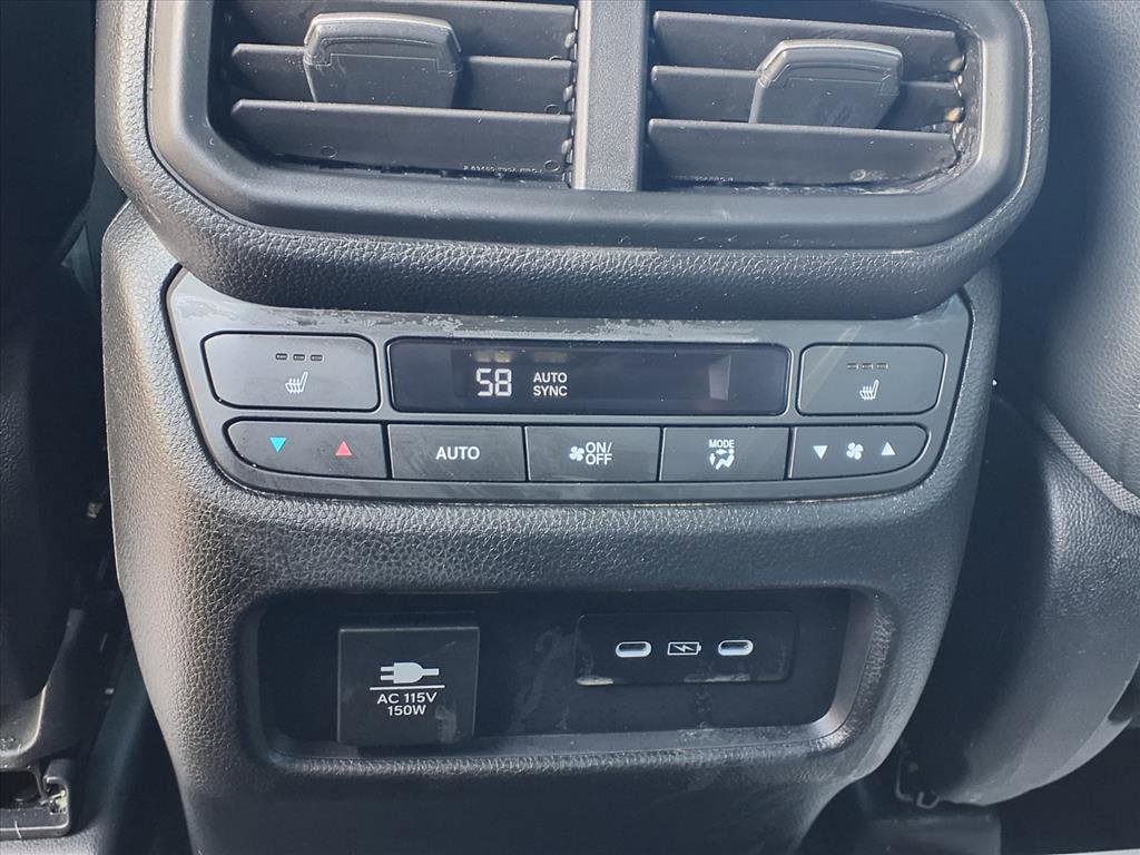 Used 2025 Honda Pilot Black Edition image 26