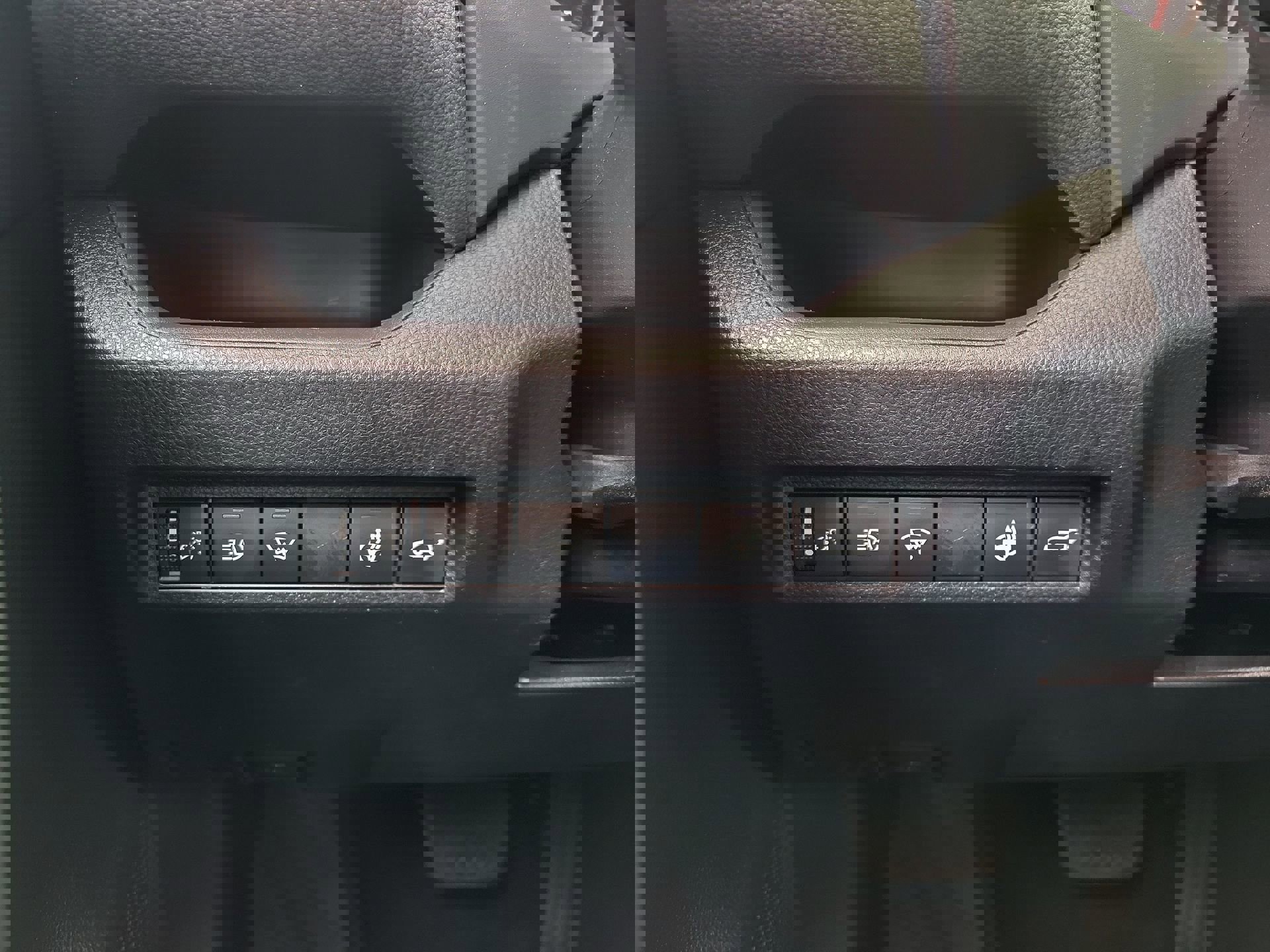 Used 2019 Toyota RAV4 XLE w/ Convenience Package AWD/4WD image 28