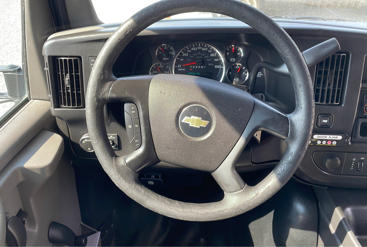 Used 2015 Chevrolet Express 3500 w/ Shuttle Bus Package RWD image 18