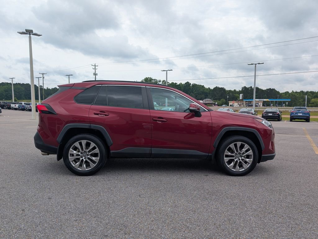 Used 2019 Toyota RAV4 XLE Premium FWD image 12