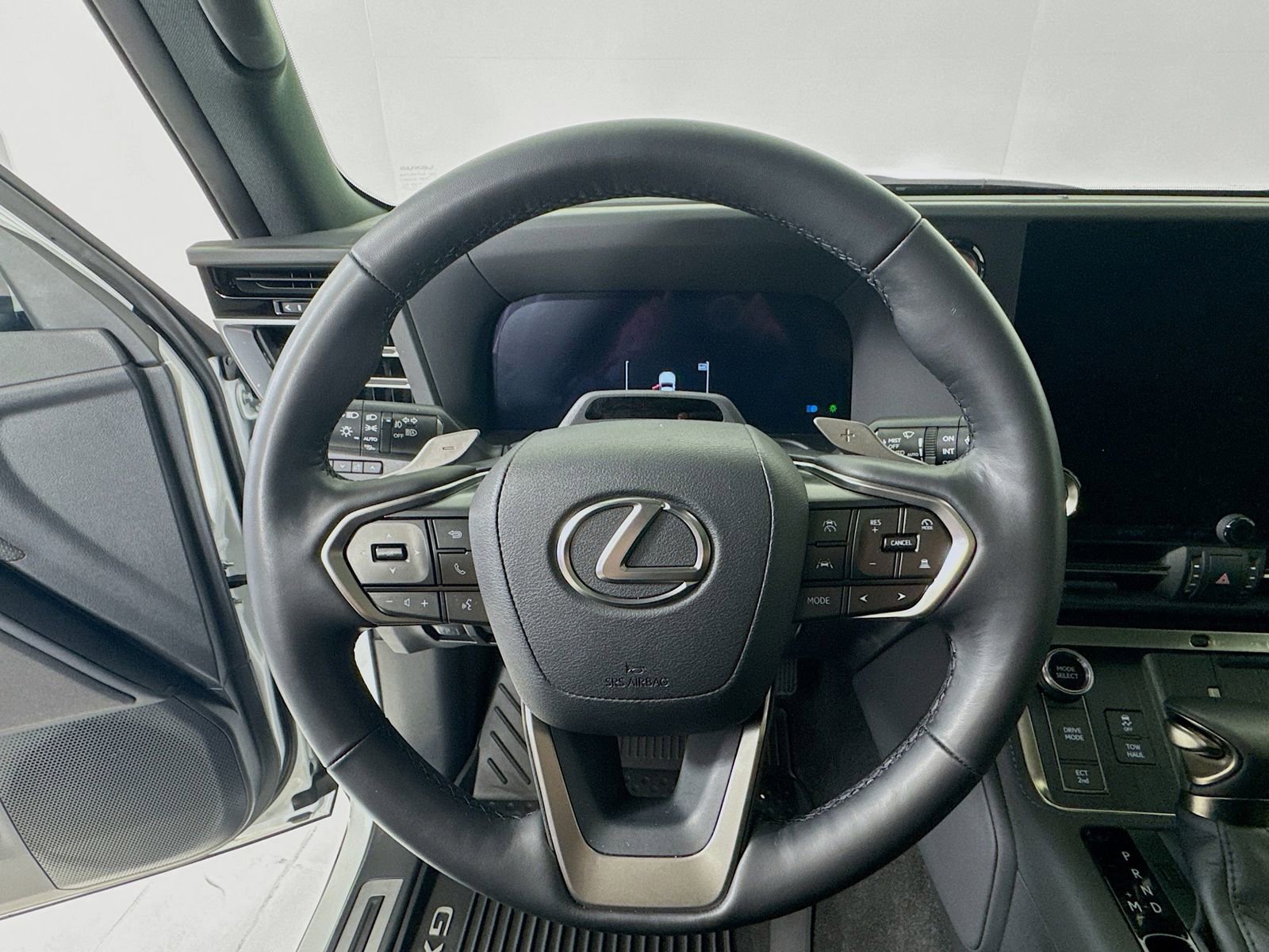 Used 2025 Lexus GX 550 w/ Accessory Package (2T) image 11