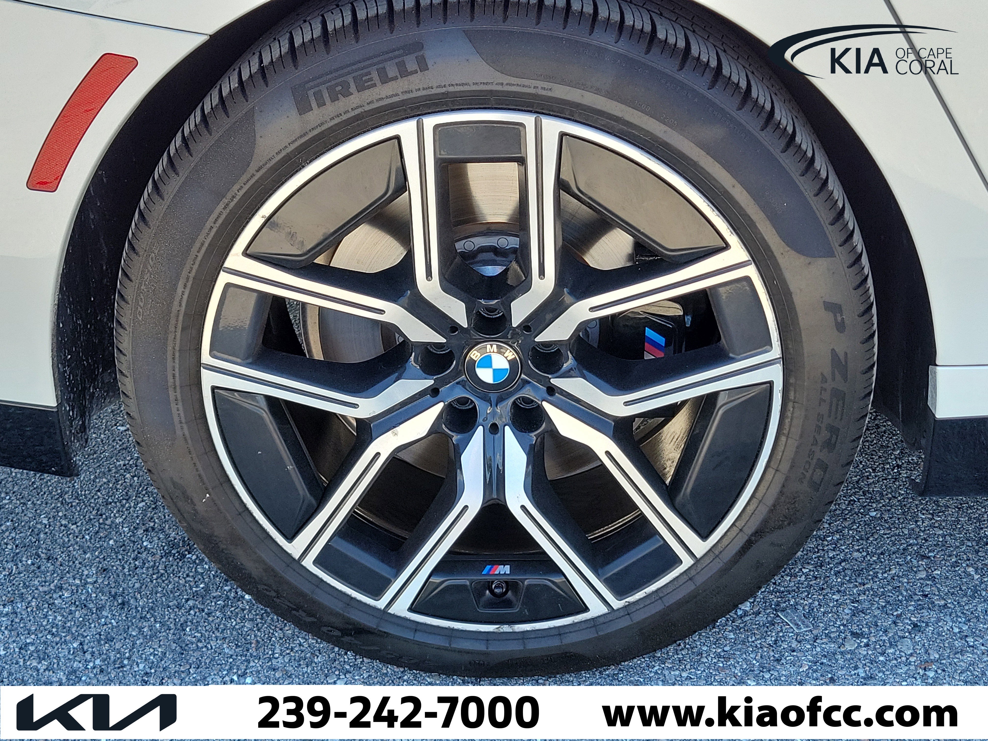 Used 2025 BMW 740i w/ Premium Package RWD image 7