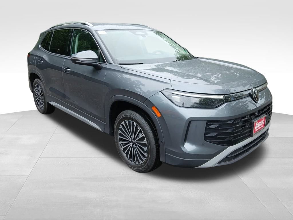 Used 2025 Volkswagen Tiguan S w/ 18" Wheel Package image 9