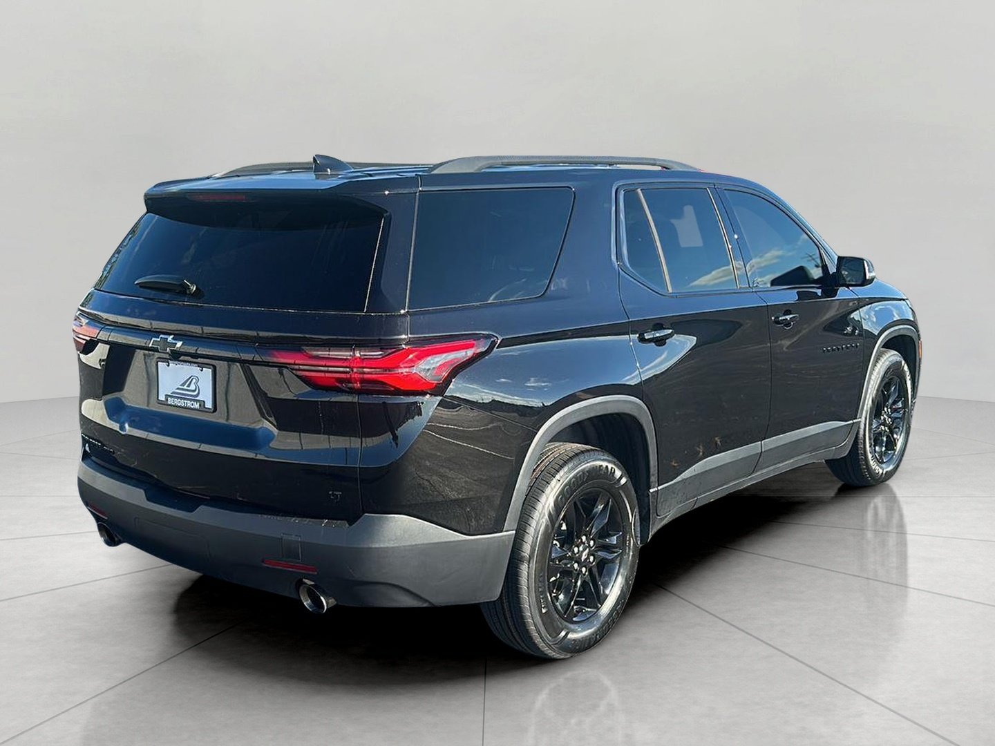 Used 2023 Chevrolet Traverse LT w/ Midnight/Sport Edition AWD/4WD image 7
