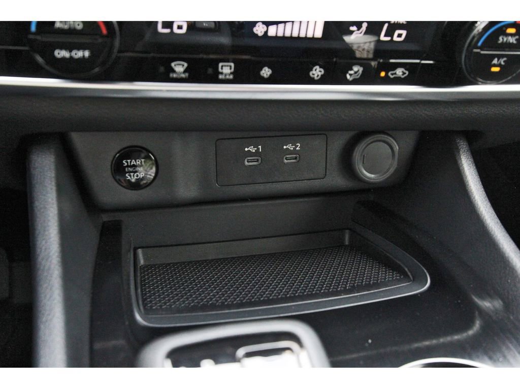 Used 2025 Nissan Rogue SV image 30