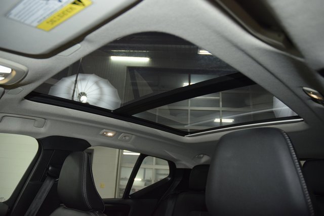 Used 2025 Volvo XC40 B5 Plus image 47