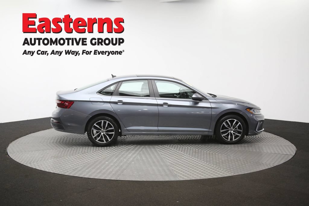 Used 2025 Volkswagen Jetta SE FWD image 44