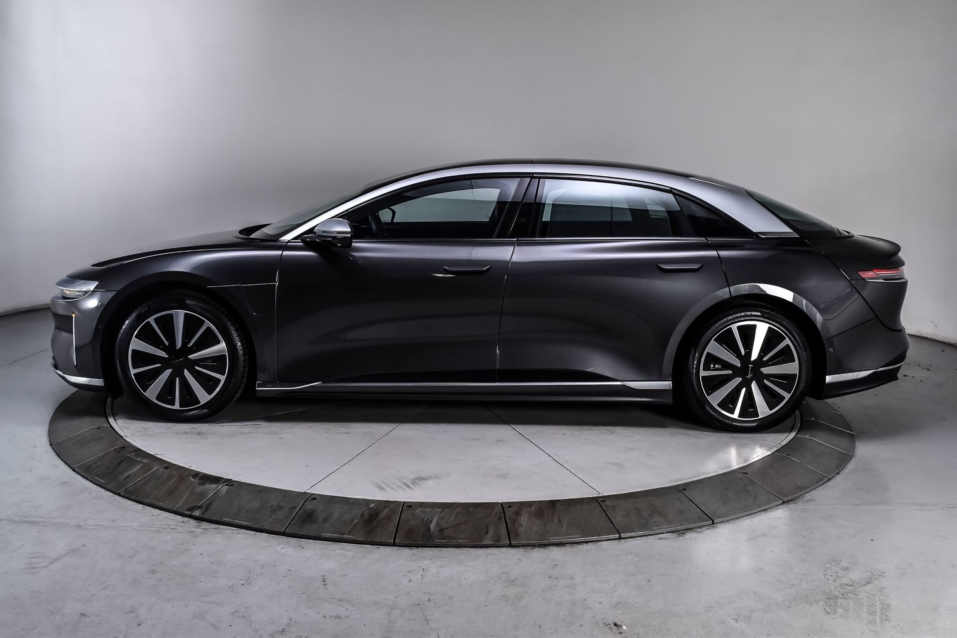 Used 2023 Lucid Air Grand Touring AWD/4WD image 3