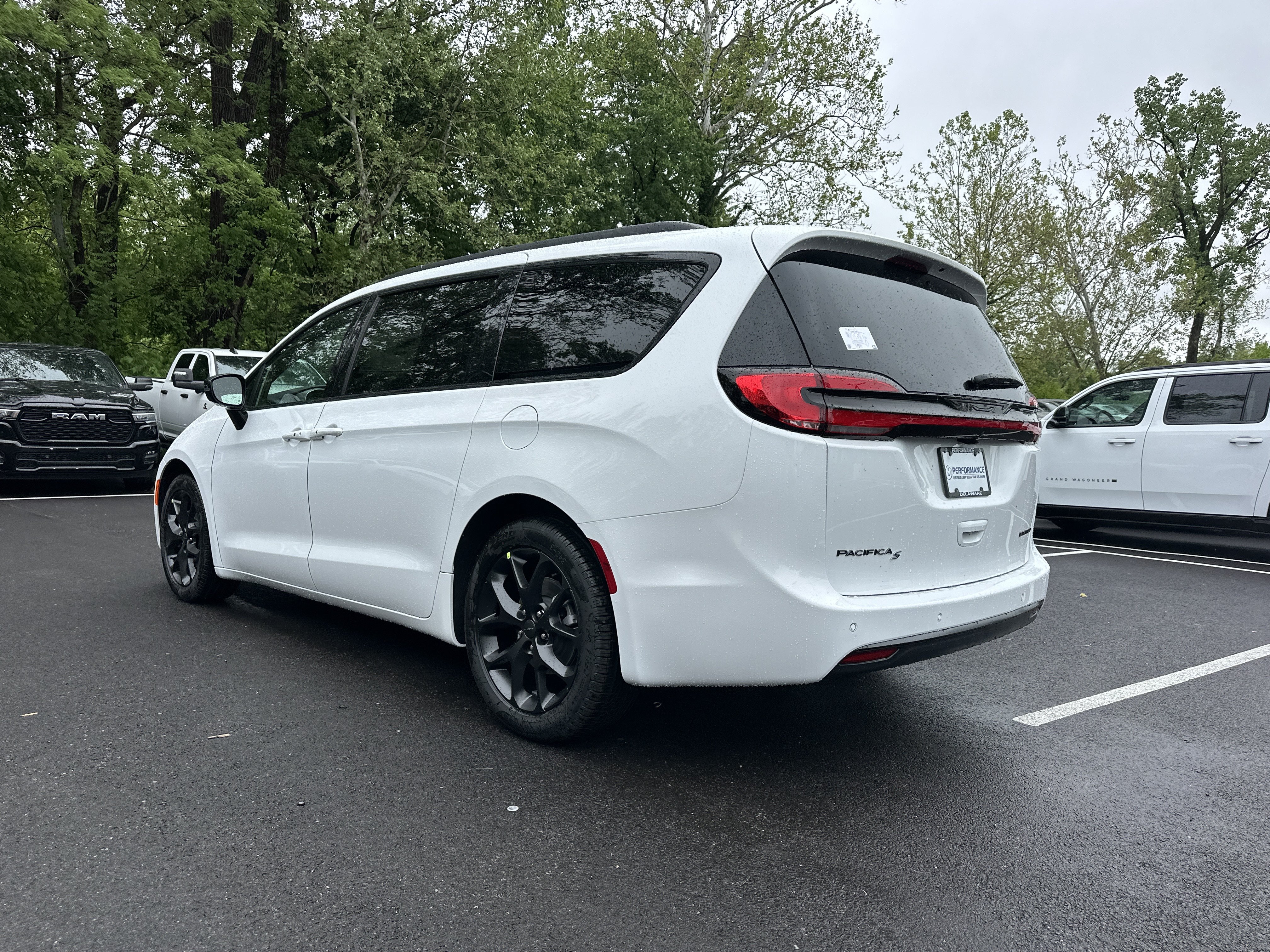 New 2027 Chrysler Pacifica Limited FWD image 26
