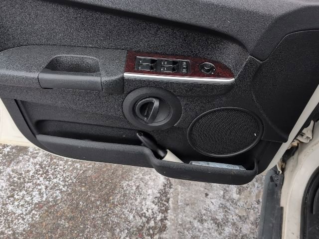 Used 2008 Jeep Commander Sport image 14