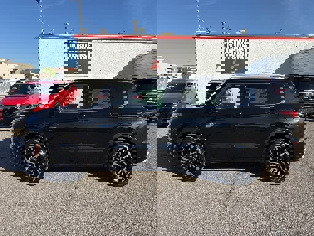 New 2025 Mitsubishi Outlander SEL image 4