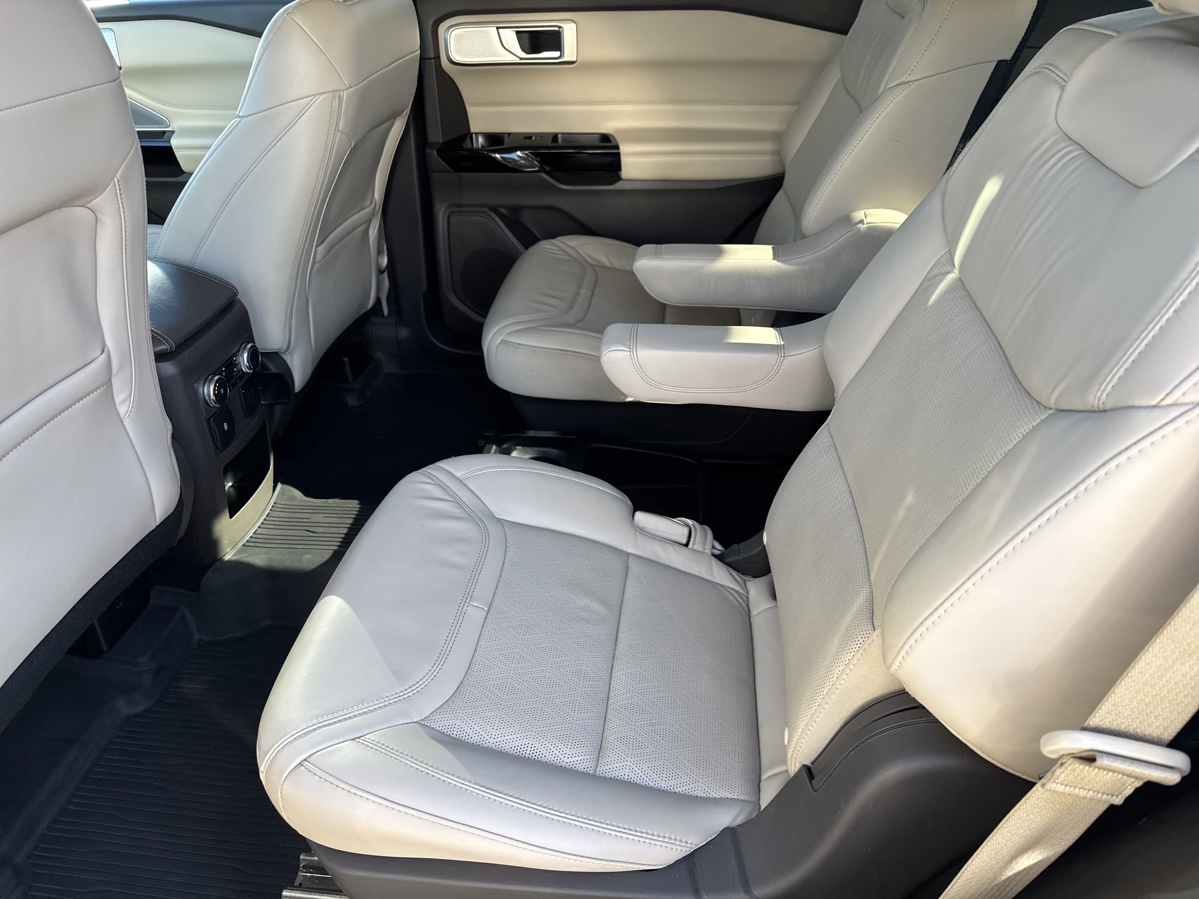 Used 2021 Ford Explorer Platinum w/ Equipment Group 601A image 11