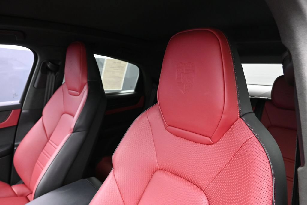 Certified 2025 Porsche Cayenne GTS AWD/4WD image 16