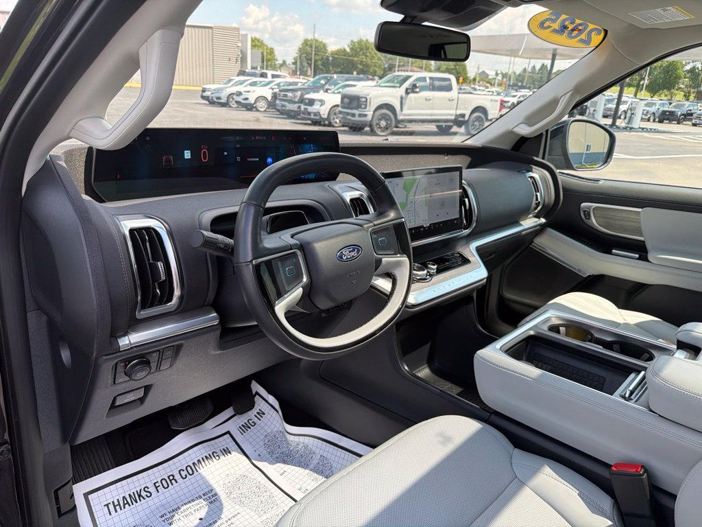 Certified 2025 Ford Expedition Max Platinum w/ Driver's Package AWD/4WD image 11