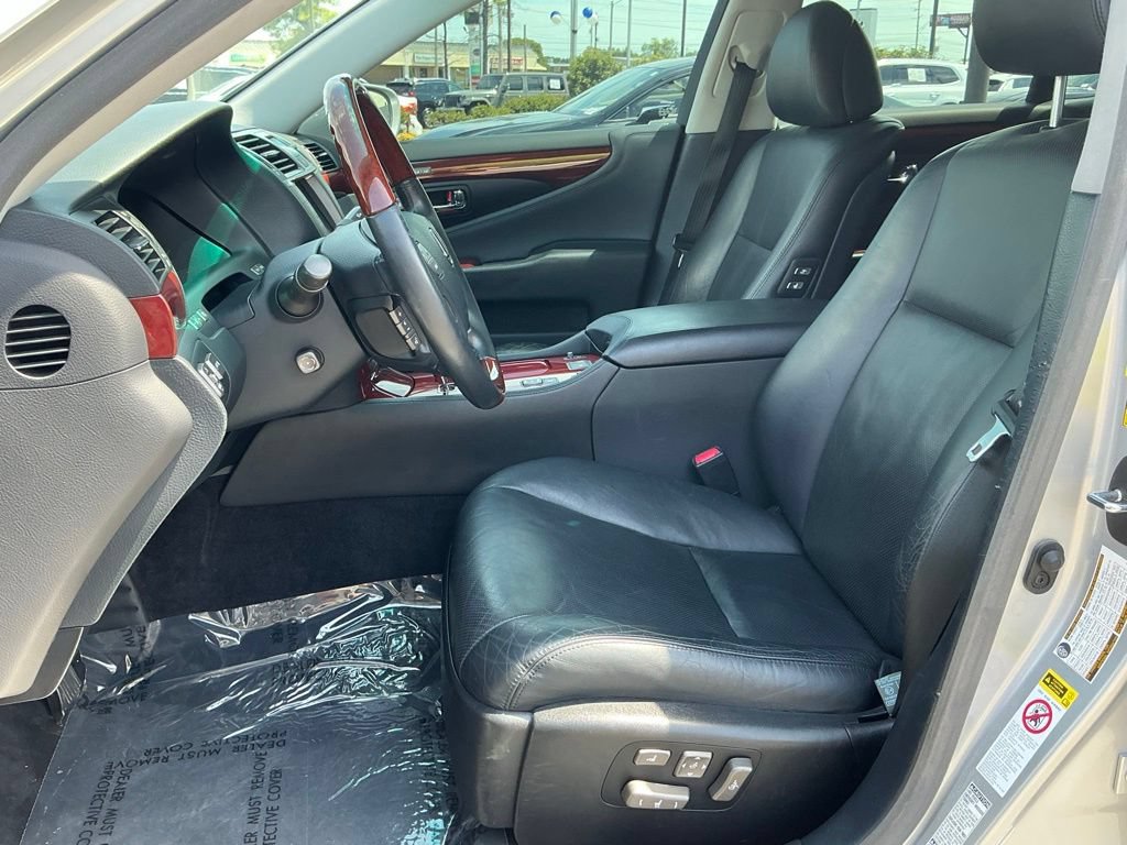 Used 2011 Lexus LS 460 AWD w/ Comfort Pkg image 13