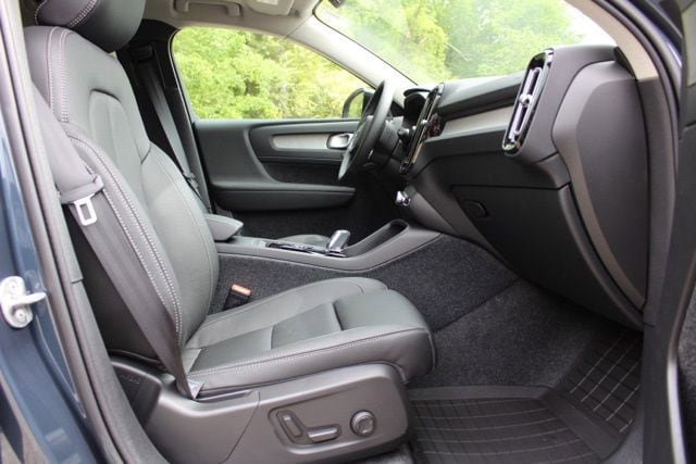 New 2026 Volvo XC40 B5 Plus w/ Protection Package Premier AWD/4WD image 14