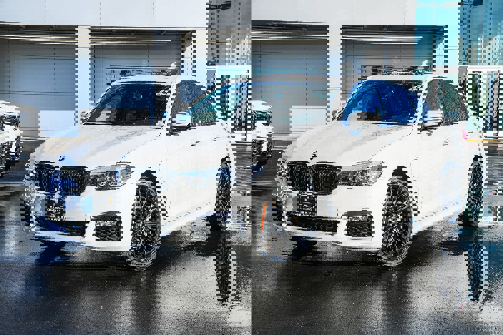 Used 2018 BMW 530e w/ M Sport Package 2