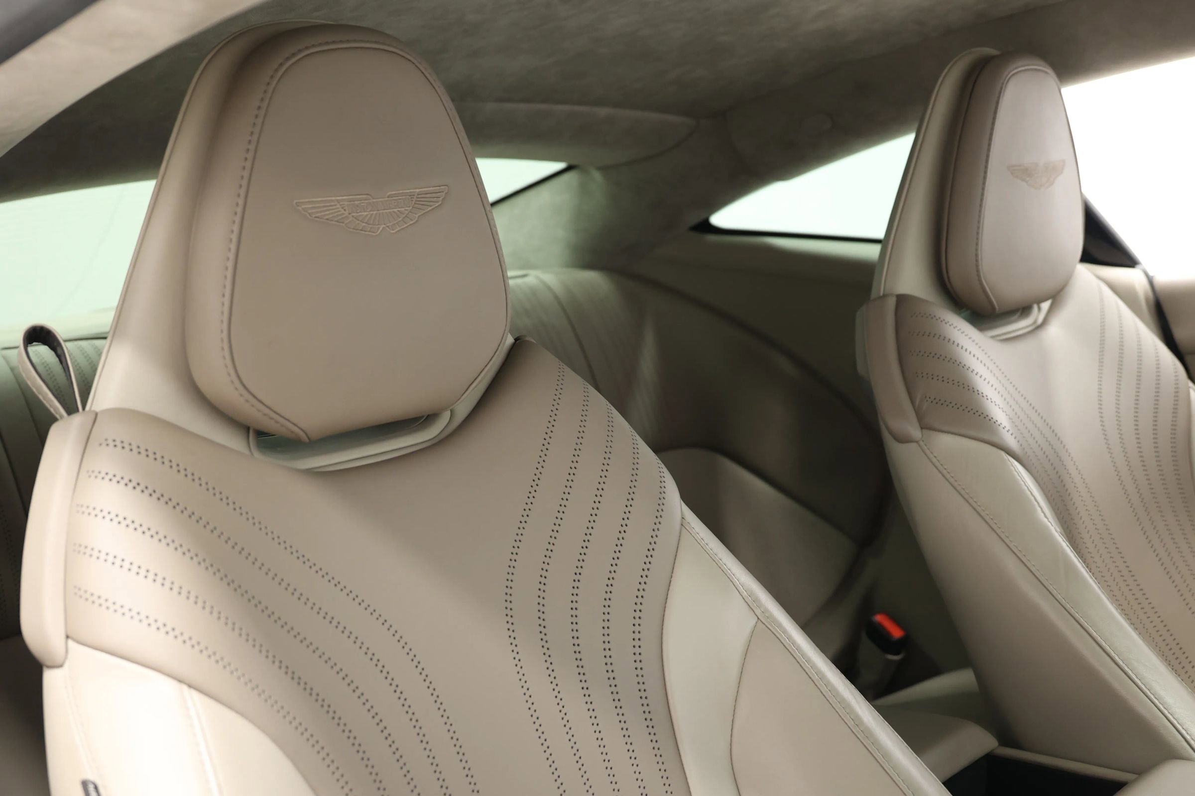 Used 2018 Aston Martin DB11 Coupe image 67