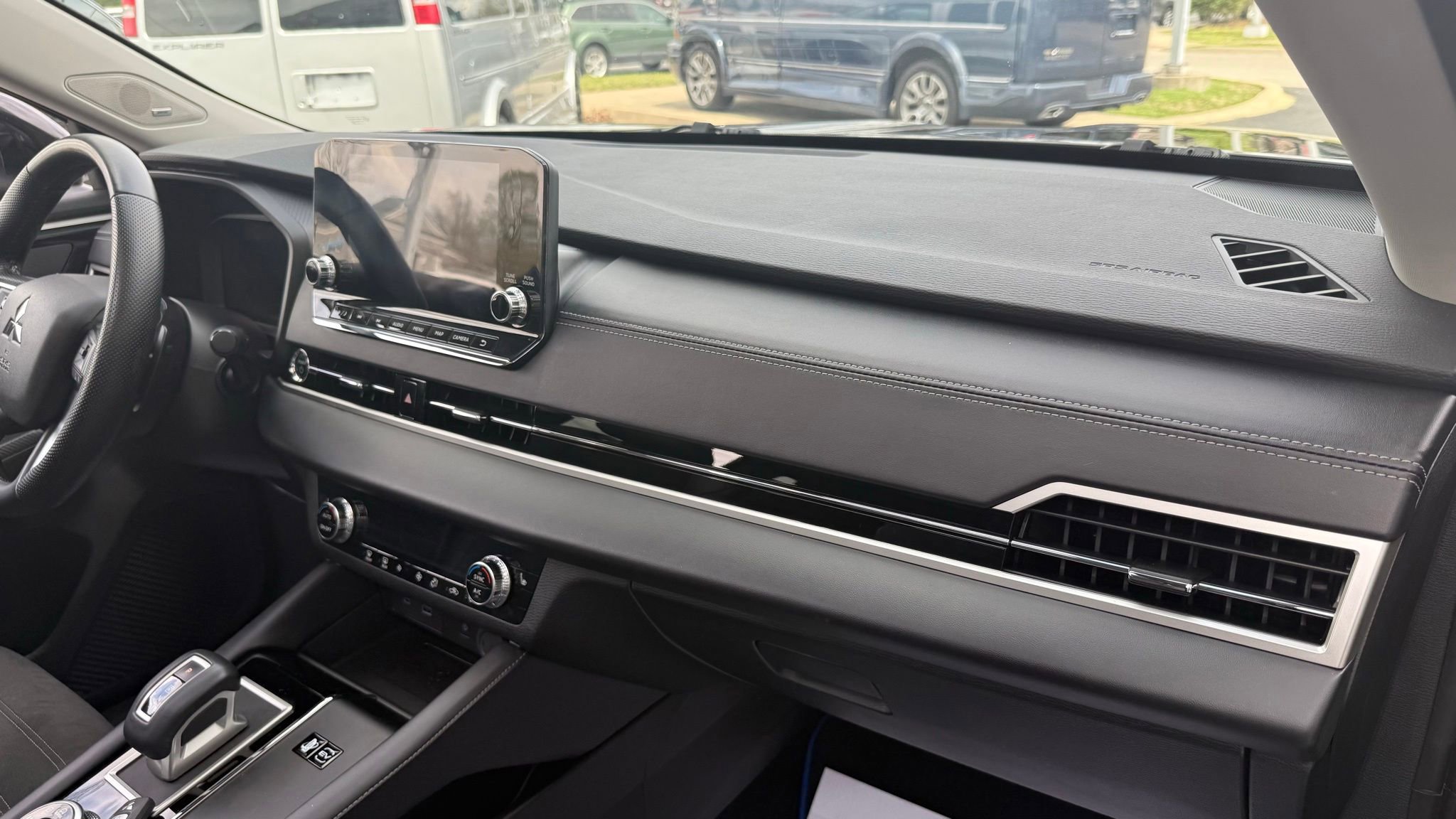 Used 2024 Mitsubishi Outlander SE image 21