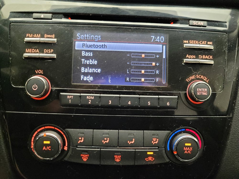 Used 2015 Nissan Rogue S FWD image 25