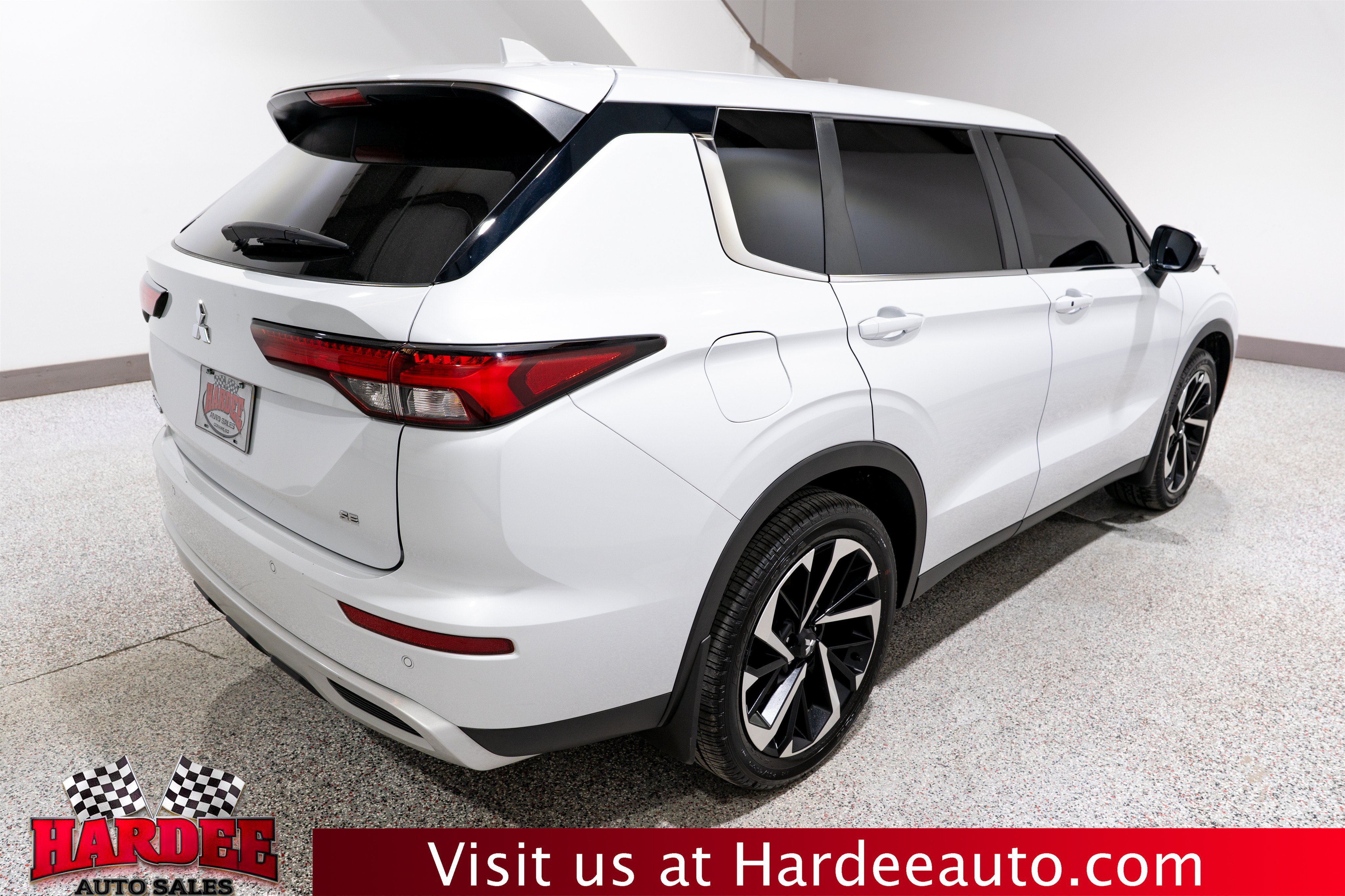 Used 2024 Mitsubishi Outlander SE Black Edition FWD image 5