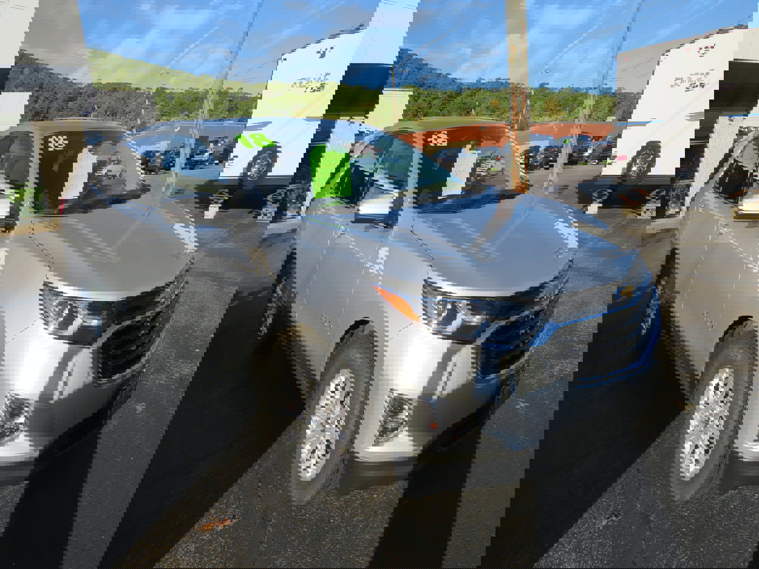 Used 2018 Chevrolet Equinox LT image 1