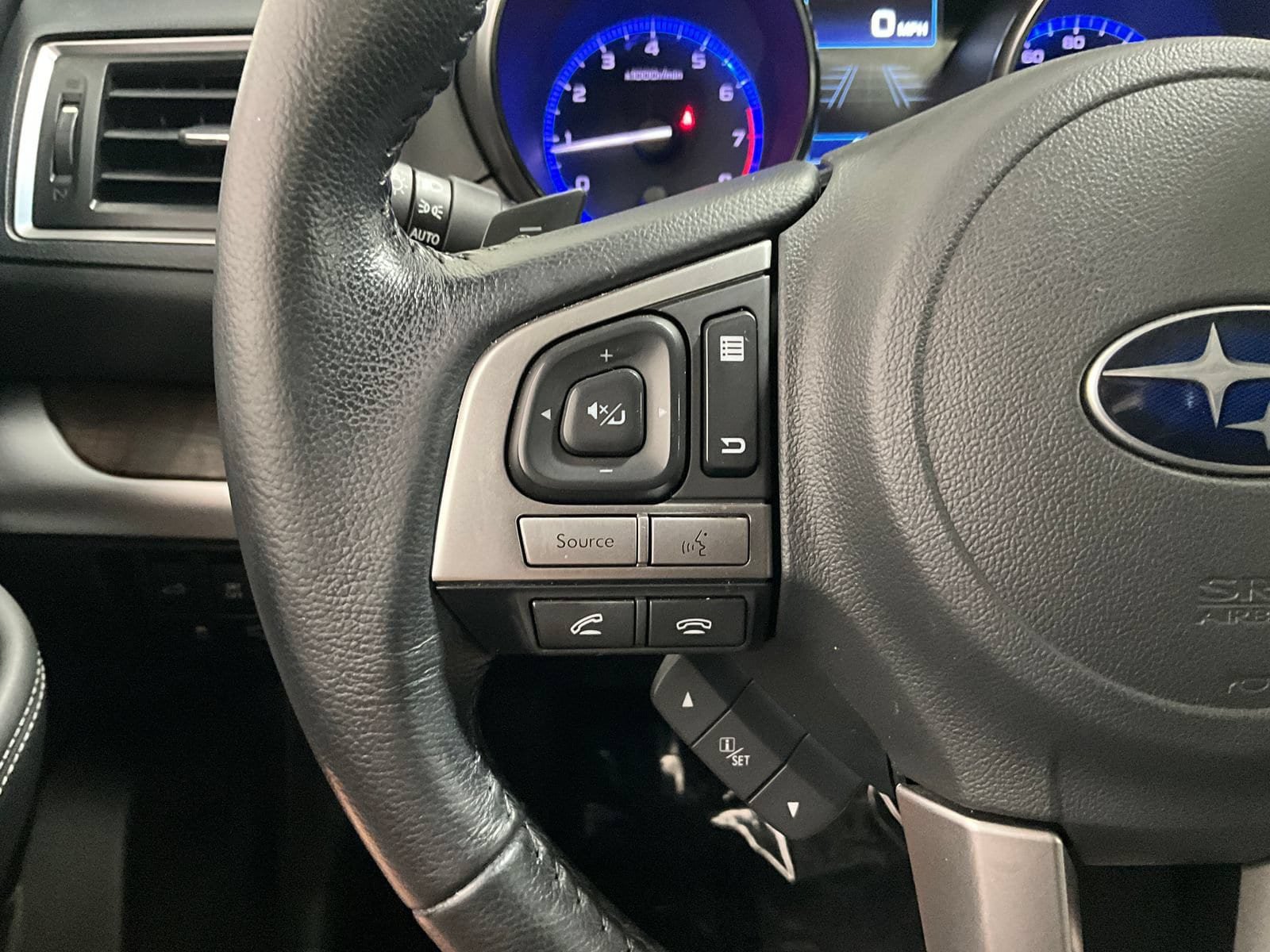 Used 2016 Subaru Outback 3.6R Limited AWD/4WD image 18