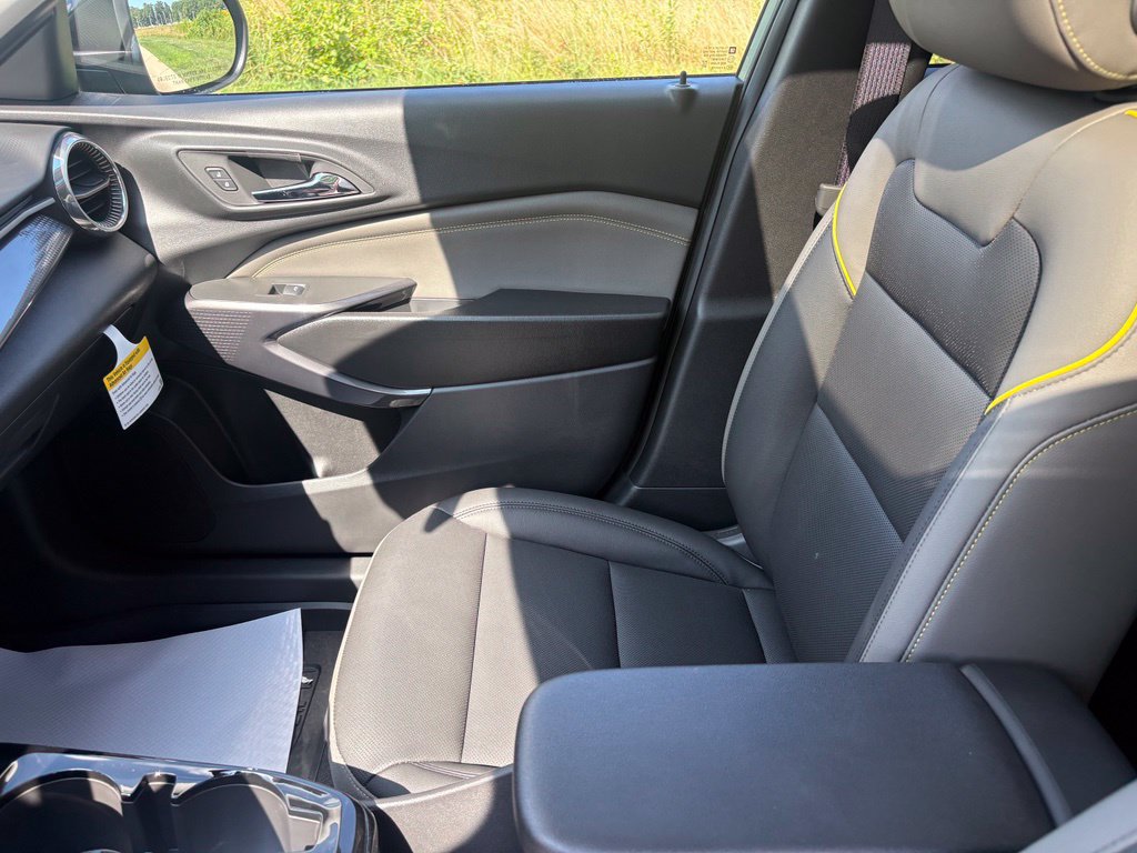 New 2026 Chevrolet Trax ACTIV w/ Sunroof Package FWD image 16