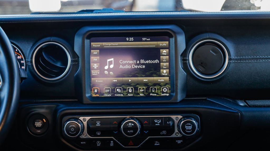 Certified 2022 Jeep Gladiator Overland w/ Trailer Tow Package image 15