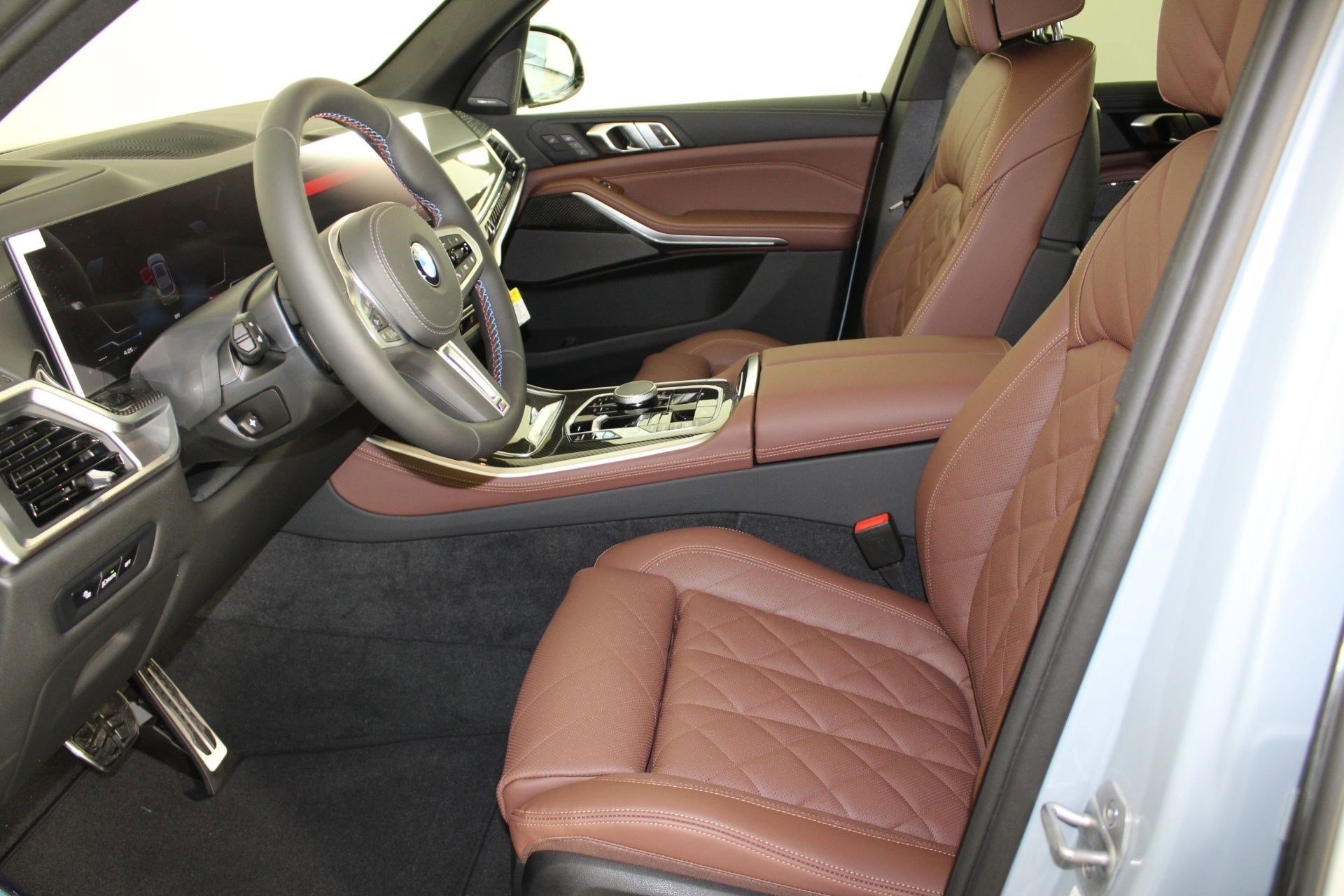 New 2026 BMW X5 M60i w/ Climate Comfort Package AWD/4WD image 5