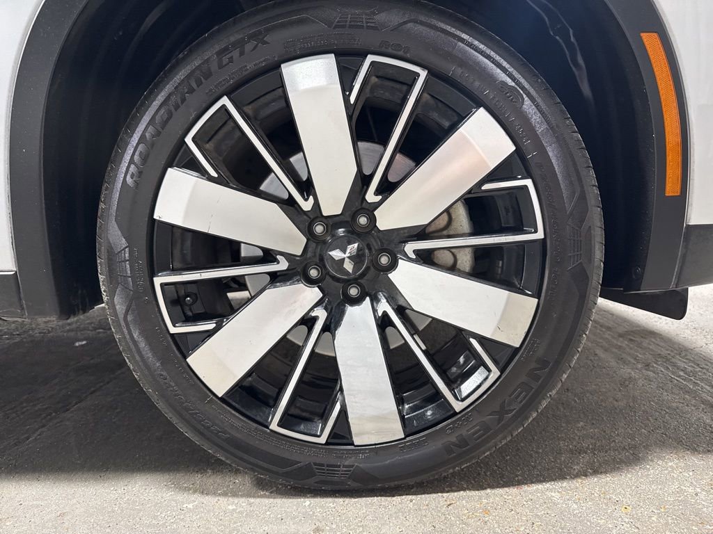 Used 2025 Mitsubishi Outlander SE image 40