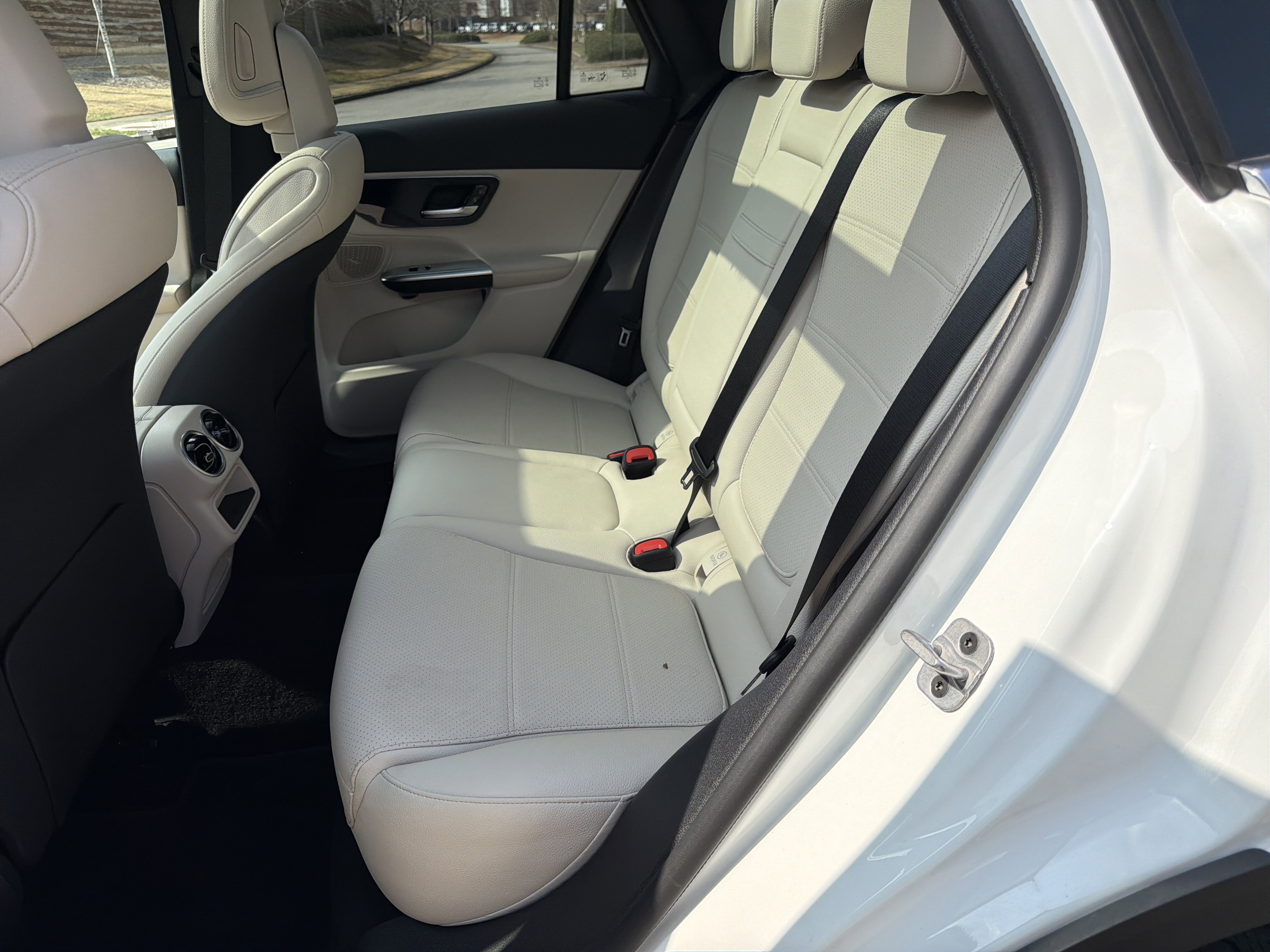 Used 2025 Mercedes-Benz GLC 300 4MATIC image 21