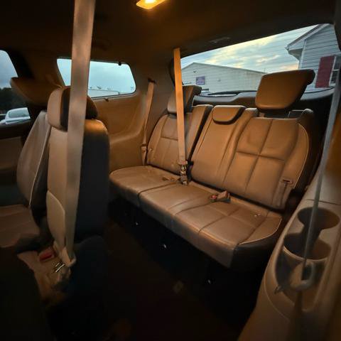 Used 2017 Kia Sedona LX w/ LX Essentials Premium Package FWD image 16