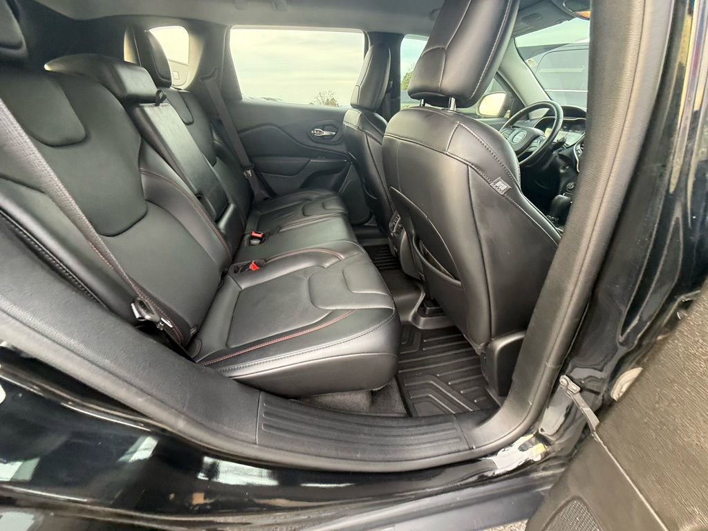 Used 2021 Jeep Cherokee Trailhawk w/ Premium Leather Package image 9